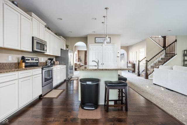 725 Bracknell Drive, Avon, IN 46123