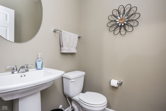 725 Bracknell Drive, Avon, IN 46123