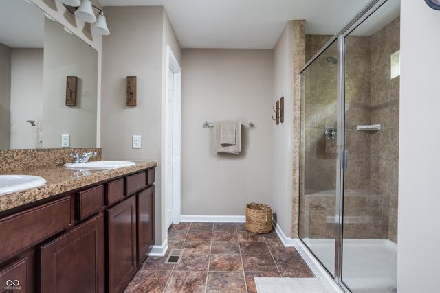 725 Bracknell Drive, Avon, IN 46123