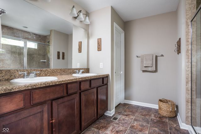 725 Bracknell Drive, Avon, IN 46123