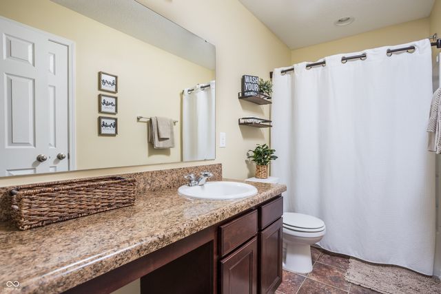 725 Bracknell Drive, Avon, IN 46123