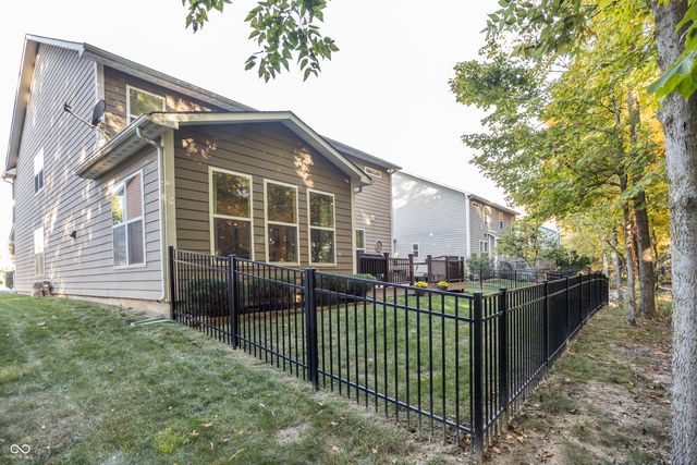 725 Bracknell Drive, Avon, IN 46123