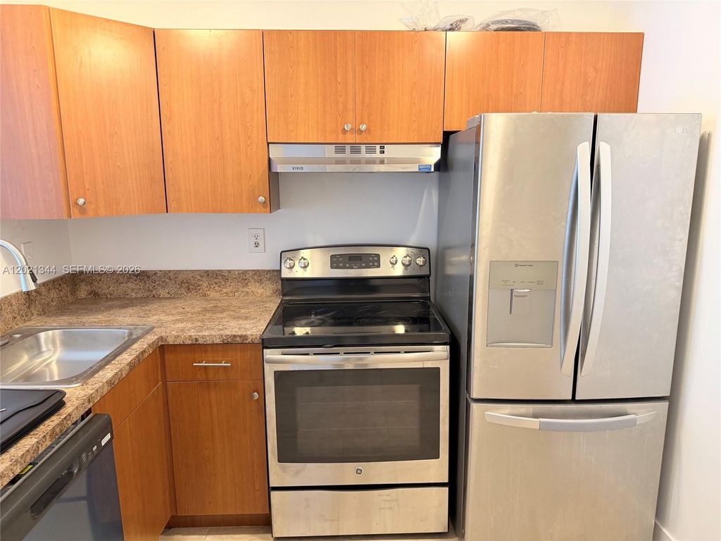 482 NW 165th St Rd A-103, Miami, FL 33169