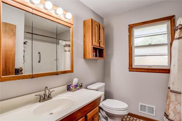 107 NE 72 nd Terrace, Gladstone, MO 64118