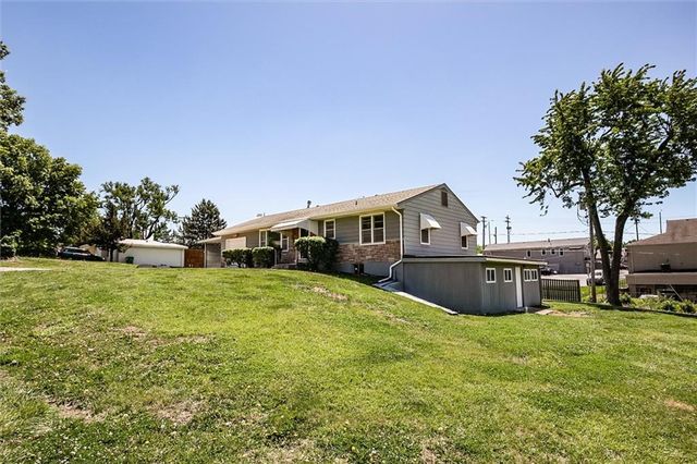 107 NE 72 nd Terrace, Gladstone, MO 64118