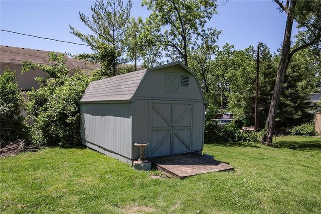 107 NE 72 nd Terrace, Gladstone, MO 64118