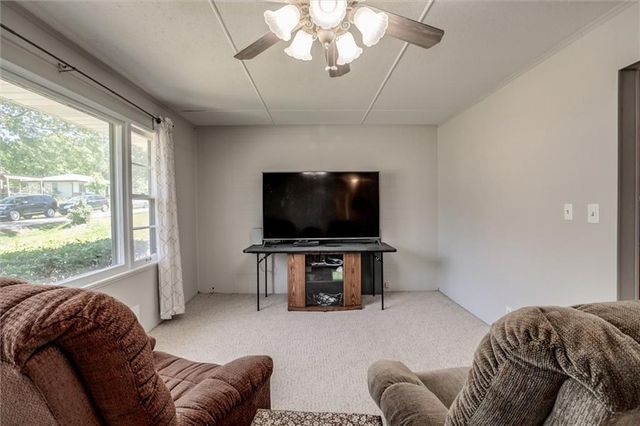 107 NE 72 nd Terrace, Gladstone, MO 64118