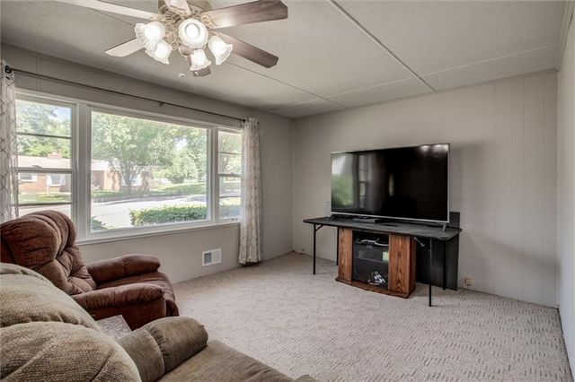 107 NE 72 nd Terrace, Gladstone, MO 64118