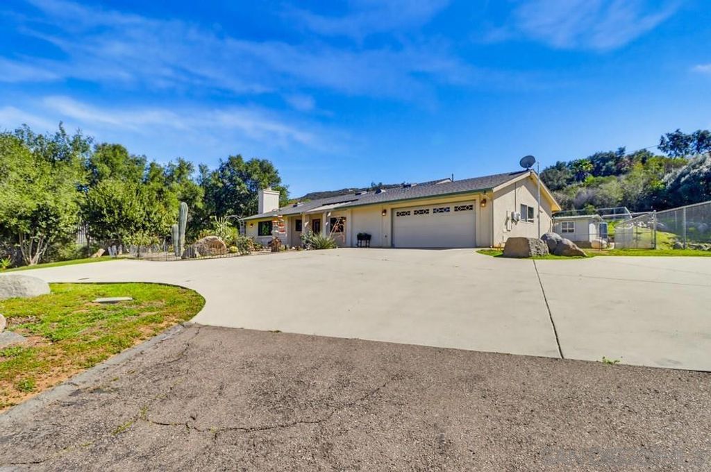 Image 4 of property listing at 359 Galloway Valley Rd, Alpine, CA 91901