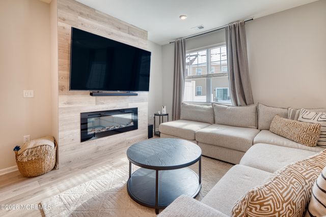 8 Laird Way, Wall, NJ 07753