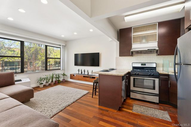 7119 162nd Street 2I, Fresh Meadows, NY 11365