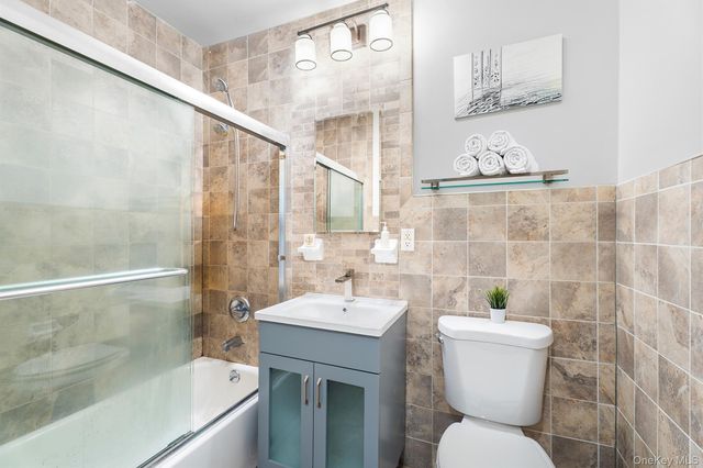 7119 162nd Street 2I, Fresh Meadows, NY 11365