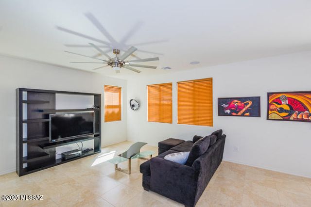 7992 S Dolphin Way, Tucson, AZ 85756