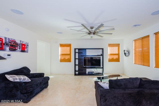 7992 S Dolphin Way, Tucson, AZ 85756