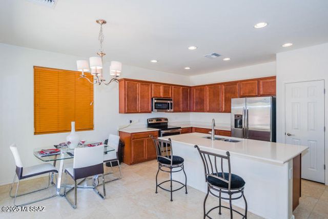 7992 S Dolphin Way, Tucson, AZ 85756