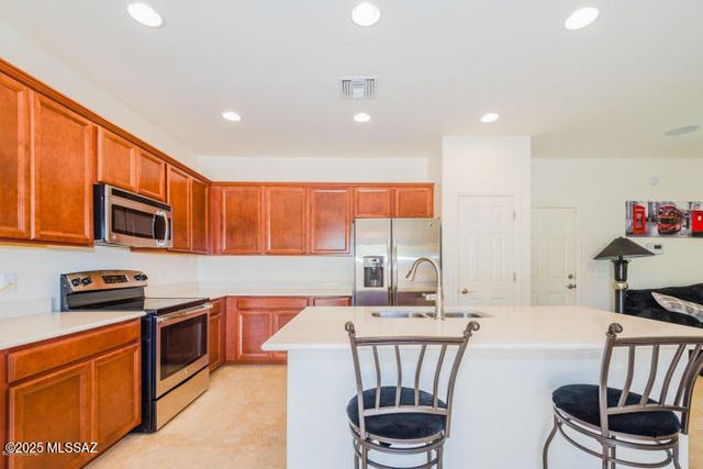 7992 S Dolphin Way, Tucson, AZ 85756