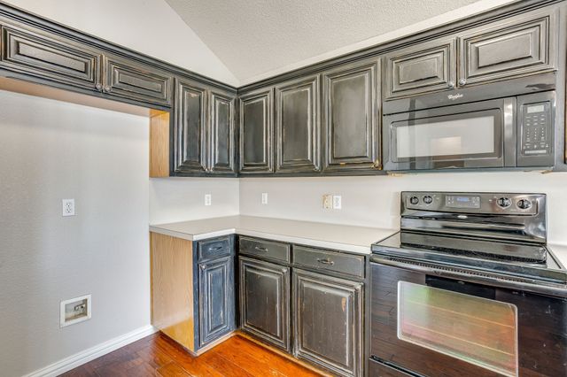 400 Bretts Way, Burleson, TX 76028