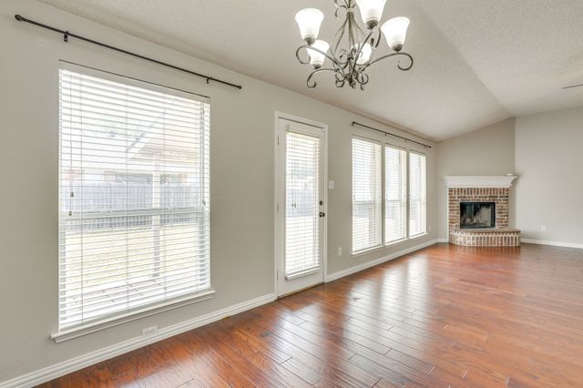 400 Bretts Way, Burleson, TX 76028