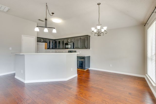 400 Bretts Way, Burleson, TX 76028