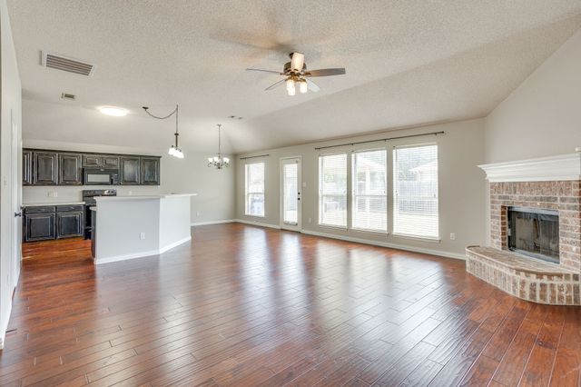 400 Bretts Way, Burleson, TX 76028