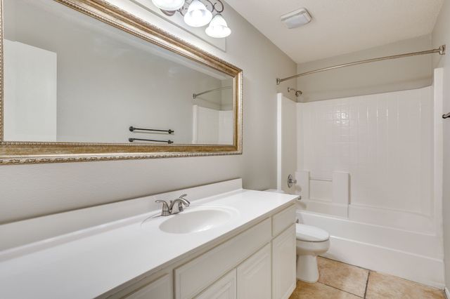 400 Bretts Way, Burleson, TX 76028
