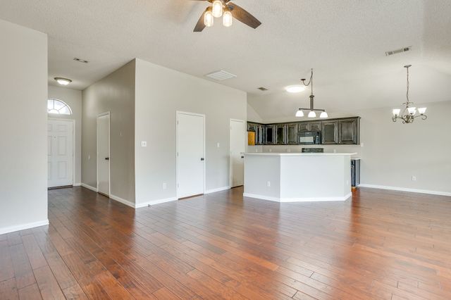 400 Bretts Way, Burleson, TX 76028
