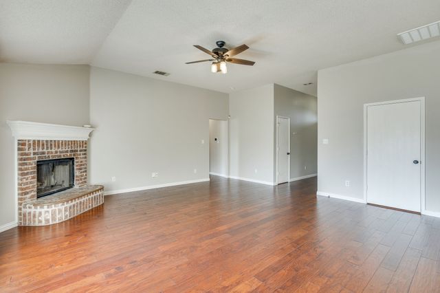 400 Bretts Way, Burleson, TX 76028
