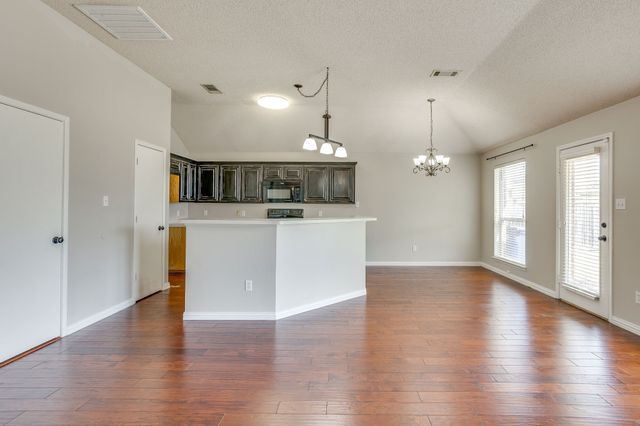 400 Bretts Way, Burleson, TX 76028