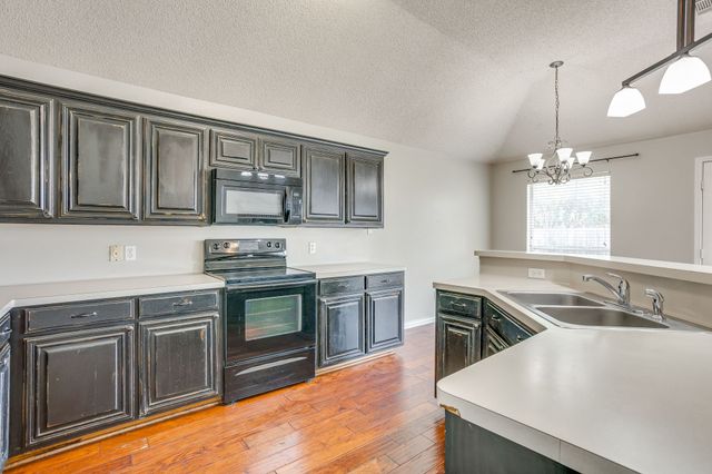 400 Bretts Way, Burleson, TX 76028