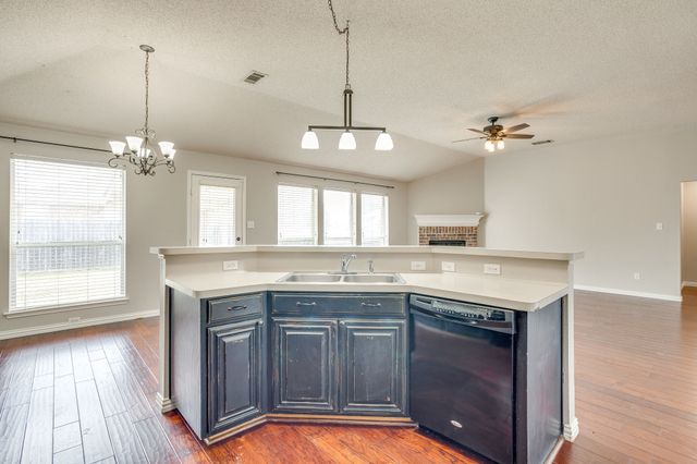 400 Bretts Way, Burleson, TX 76028
