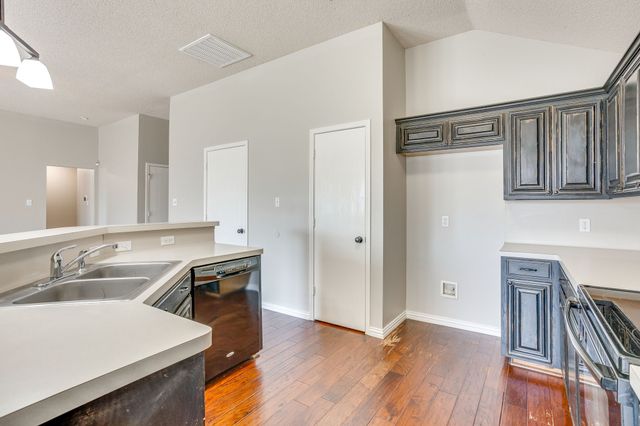 400 Bretts Way, Burleson, TX 76028