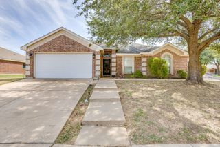400 Bretts Way, Burleson, TX 76028