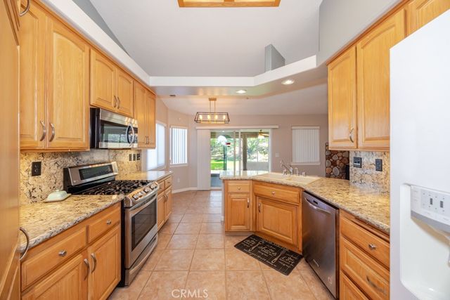 7084 Aster, Oak Hills, CA 92344