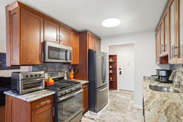 84 Demarest Avenue 11, West Nyack, NY 10994