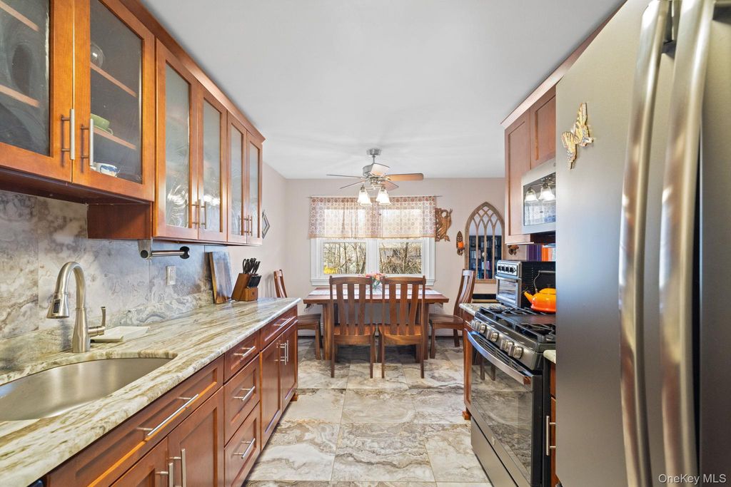 84 Demarest Avenue 11, West Nyack, NY 10994