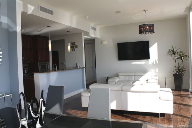610 E Market St Unit 2601, San Antonio, TX 78205