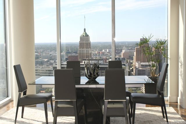 610 E Market St Unit 2601, San Antonio, TX 78205