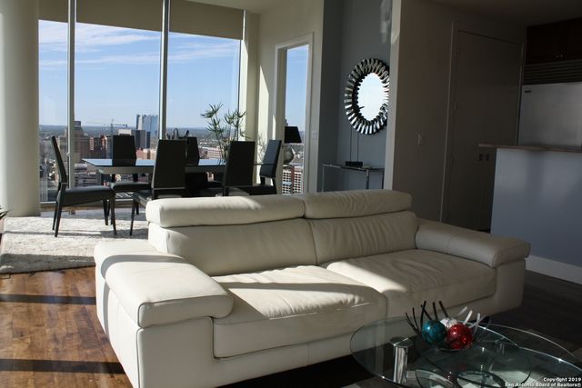 610 E Market St Unit 2601, San Antonio, TX 78205