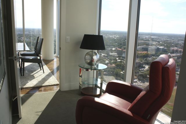 610 E Market St Unit 2601, San Antonio, TX 78205
