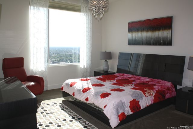 610 E Market St Unit 2601, San Antonio, TX 78205