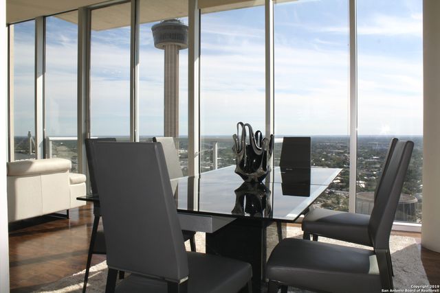 610 E Market St Unit 2601, San Antonio, TX 78205