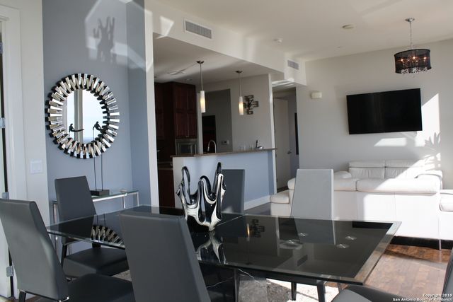 610 E Market St Unit 2601, San Antonio, TX 78205