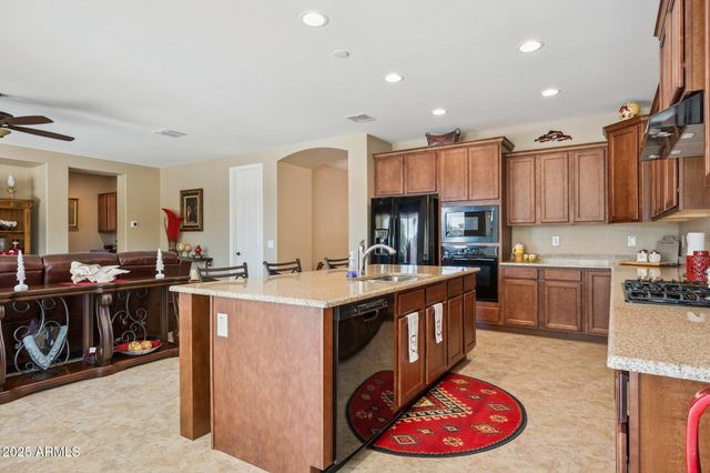 401 W BASSWOOD Avenue, San Tan Valley, AZ 85140