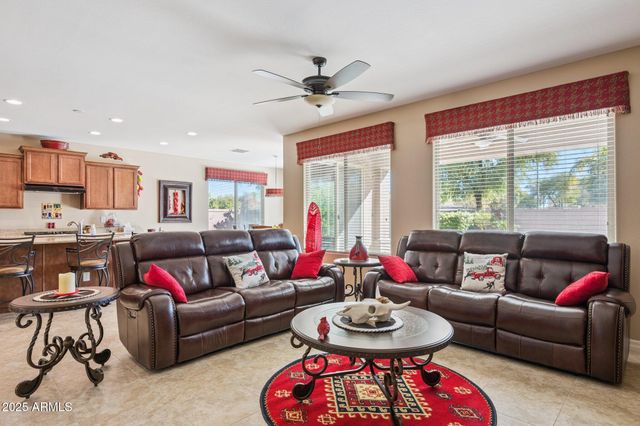 401 W BASSWOOD Avenue, San Tan Valley, AZ 85140