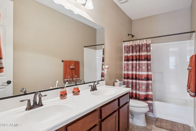 401 W BASSWOOD Avenue, San Tan Valley, AZ 85140