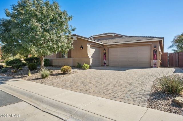 401 W BASSWOOD Avenue, San Tan Valley, AZ 85140