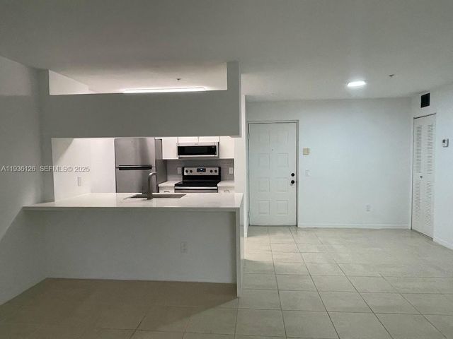 430 S Park Rd 3-305, Hollywood, FL 33021