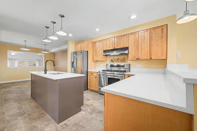 6 General Court 6, Grantham, NH 03753