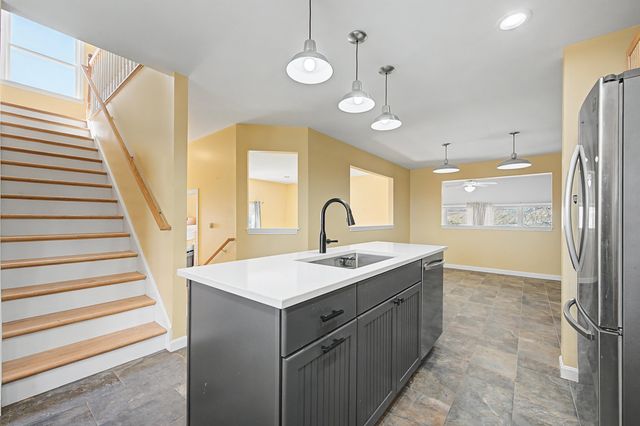 6 General Court 6, Grantham, NH 03753