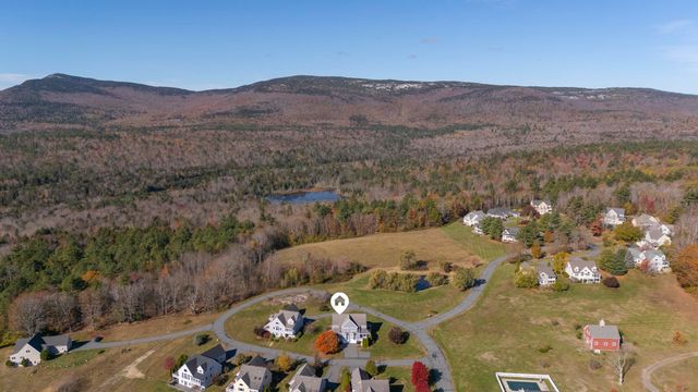 6 General Court 6, Grantham, NH 03753